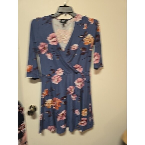 WOMEN’S IZ BYER 3/4 SLEEVE DRESS – SIZE XL BLUE FLOWER WRAP DRESS - Picture 2 of 9